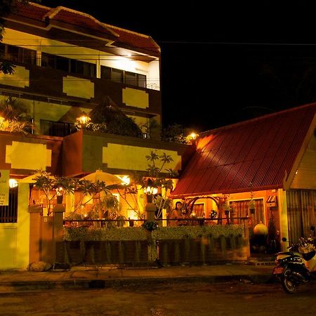 Palada Guesthouse HHQ Exterior foto